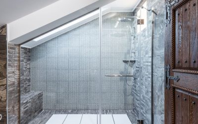 Renueva tu baño pequeño con plato de ducha en una reforma impecable